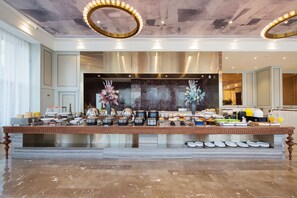 Daily buffet breakfast for a fee