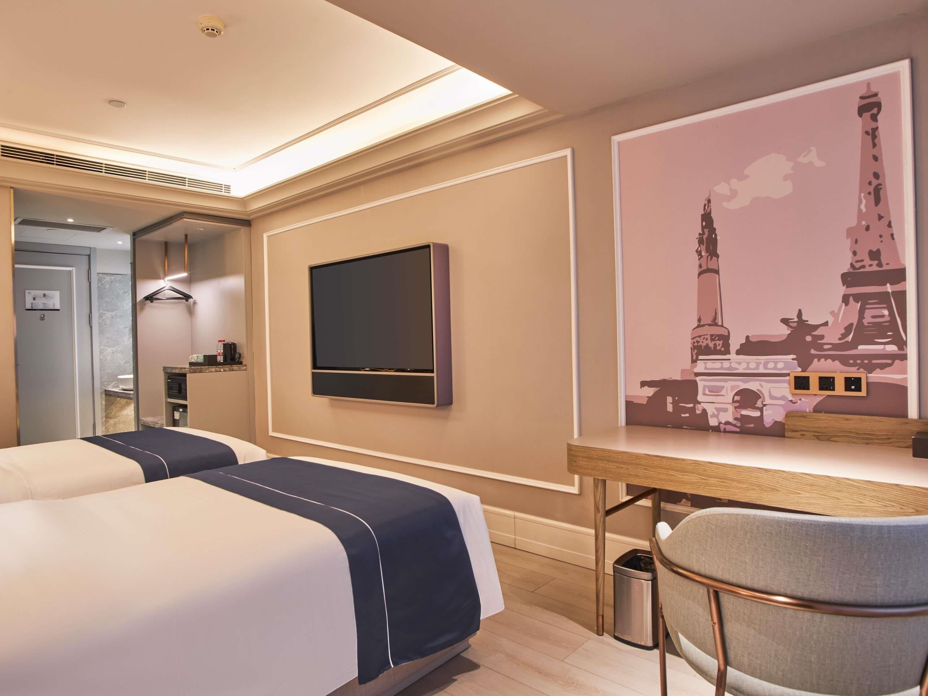 Standard Room, 2 Twin Beds | Down comforters, in-room safe, desk, free WiFi