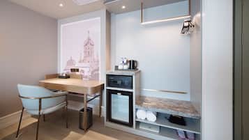 Privilege, Basic Room, 2 Twin Beds, Non Smoking | Down comforters, in-room safe, desk, free WiFi