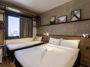 Hypo-allergenic bedding, minibar, desk, laptop workspace
