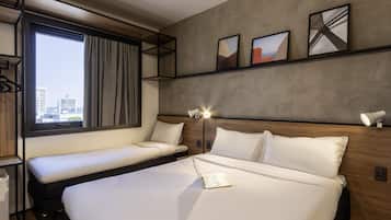 Ropa de cama hipoalergénica, minibar y escritorio