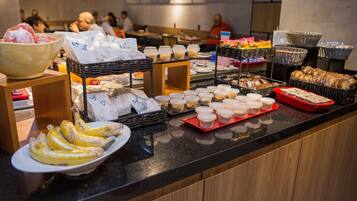 Sarapan bufet setiap hari (BRL 53.00 seorang)