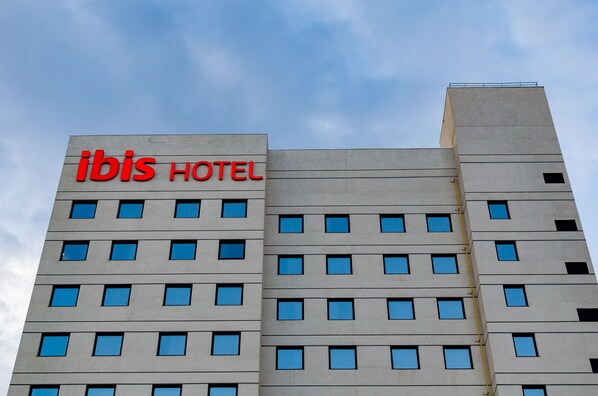 Exterior detail - Ibis Ponta Grossa (Ponta Grossa)