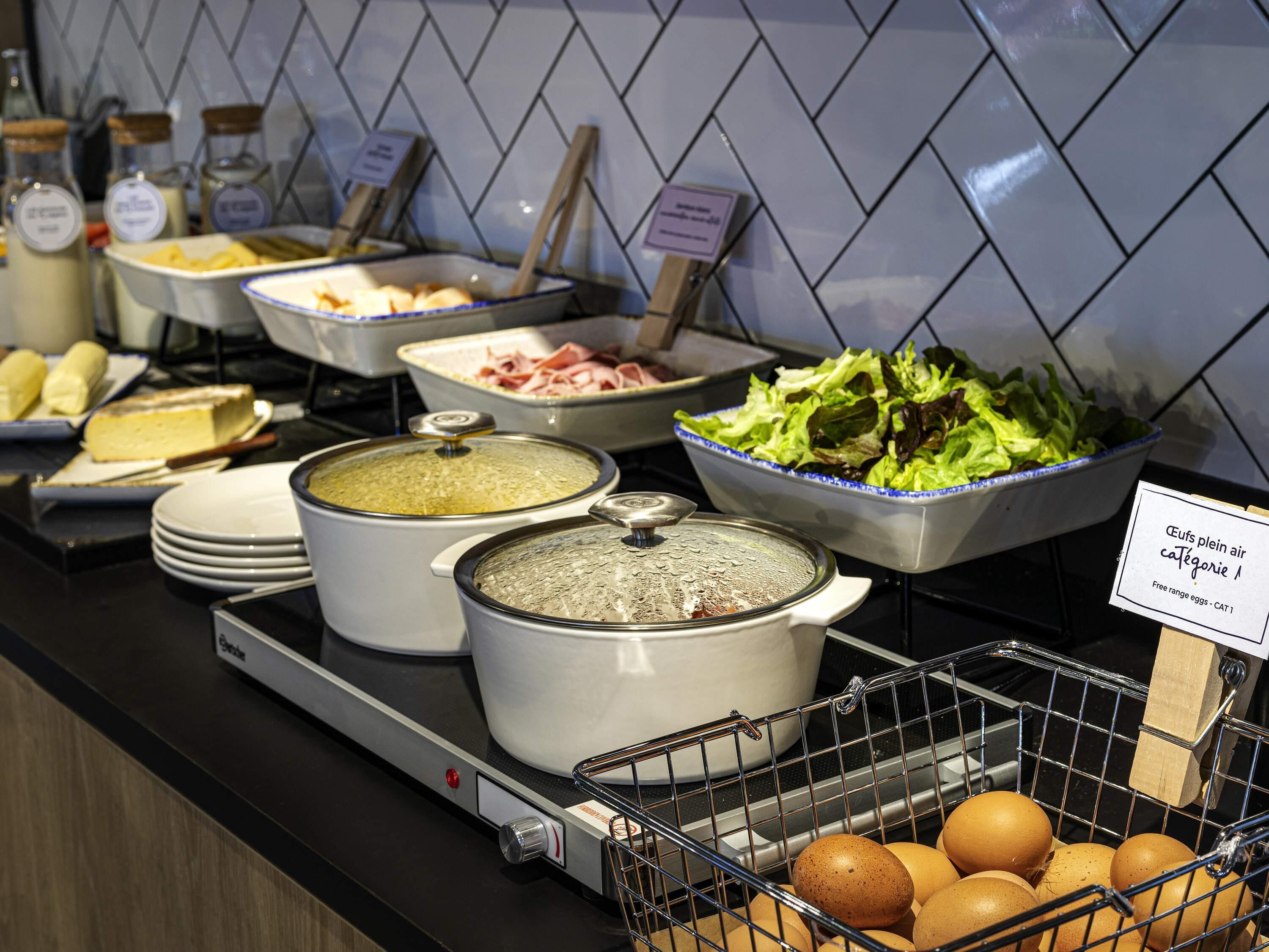 daily buffet breakfast (brl 53.00 per person)