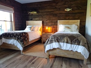 3 Schlafzimmer, Schreibtisch, Bügeleisen/Bügelbrett, Reisekinderbett