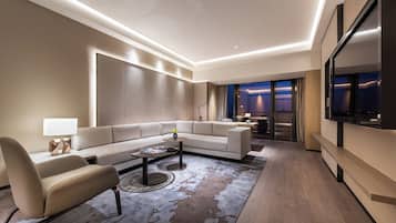 Suite, 1 kingsize-seng | Minibar, skrivebord, strykejern/-brett og wi-fi (inkludert)