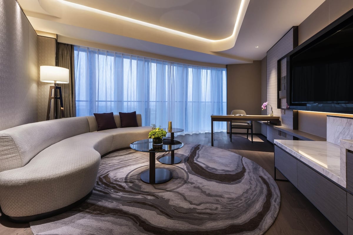 Deluxe Suite, 1 King Bed