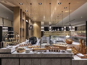 Lunch and dinner served - Grand Mercure Shanghai Lingang (Shanghai)