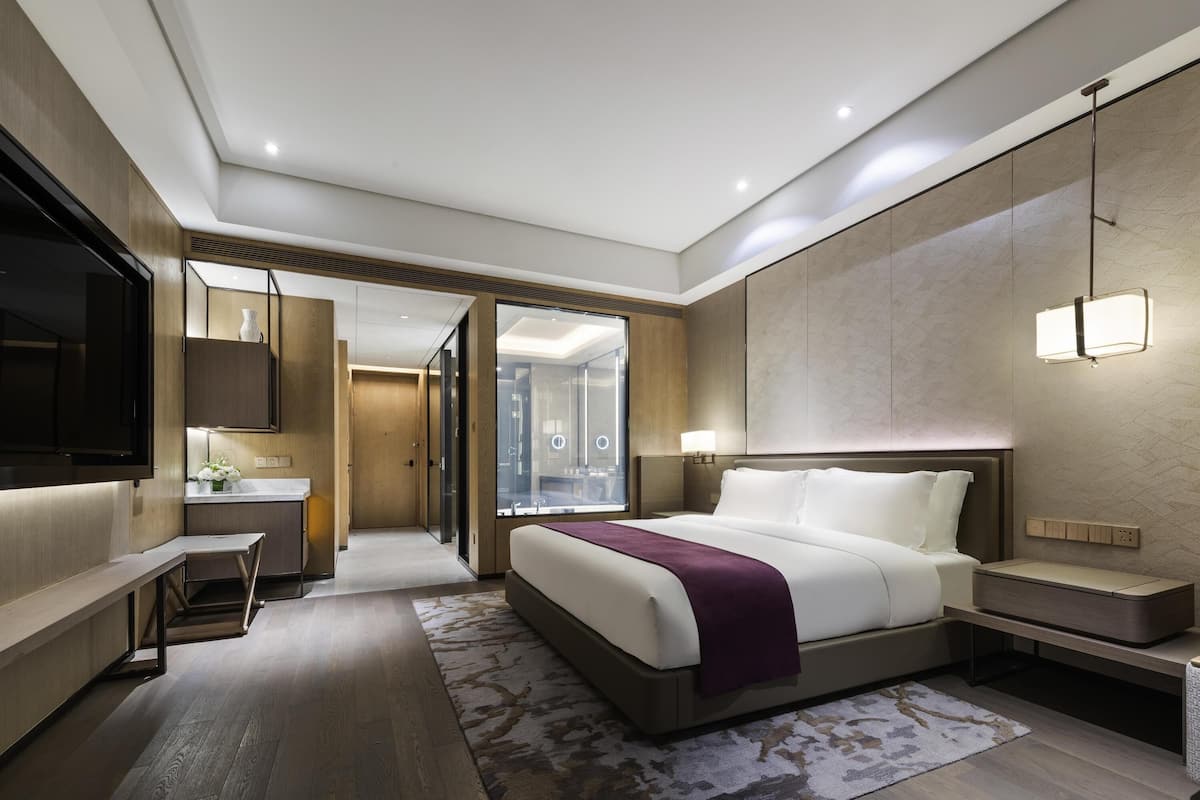 Room, 1 King Bed (Privilege)