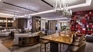 Serves lunch and dinner