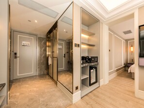 Minibar, sistema de insonorización y wifi gratis 