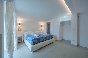 4 Schlafzimmer, Schreibtisch, Bügeleisen/Bügelbrett, Reisekinderbett