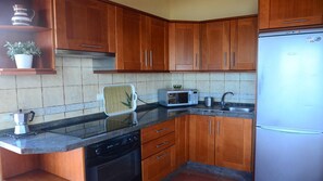 Fridge, microwave, oven, coffee/tea maker