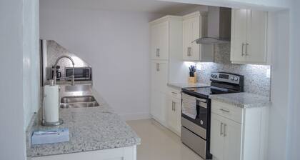 New Miami Townhouse on Lake for Families FU 3 Bed, 2 Bathroom, 5 Persons.