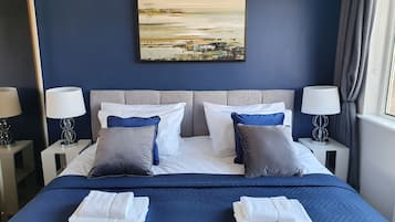 Nhà, phòng tắm riêng (3 Bed) | 3 phòng ngủ