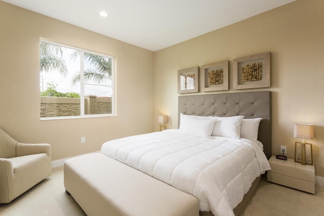 Upscale Home w Free Parking Near Disney, Pool, family friendly free Wi-Fi