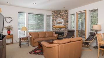 Flat-screen TV, fireplace, DVD player