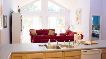 Fripp Island - Paradise Found | Living room | Flat-screen TV, DVD player