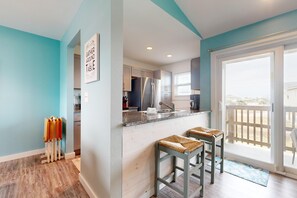 Fridge, microwave, oven, stovetop - 2nd Floor, Shared Pool, Hot Tub, Golf Cart Access (Port Aransas)