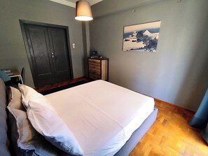 2 bedrooms, iron/ironing board, free WiFi, bed sheets