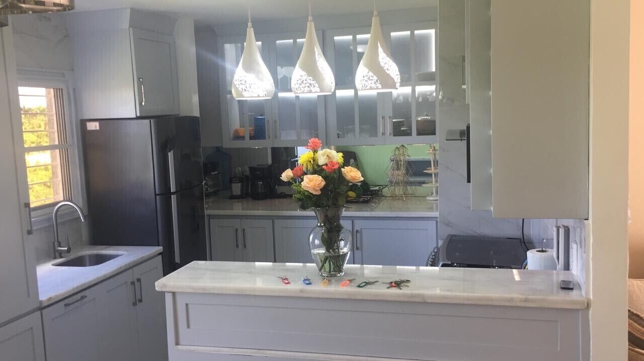 Køleskab, mikrobølgeovn, ovn, kogeplade