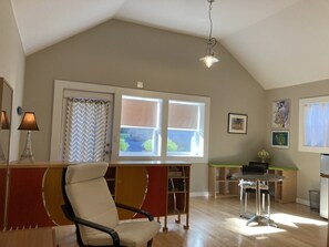 Interior - Convenient Chic Cottage (Portland)
