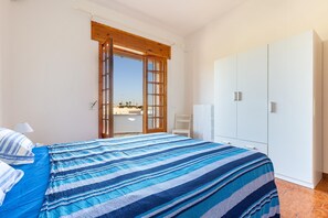 4 chambres, fer et planche à repasser