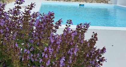 Charming Rural House with Pool, 34 km from the Mediterranean