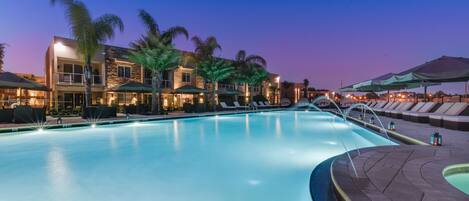 Outdoor pool, a heated pool