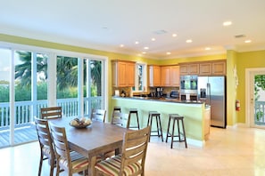 House, Multiple Beds (Nautical Wheeler) | Private kitchen