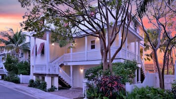 House, Multiple Beds (Nautical Wheeler) | Exterior