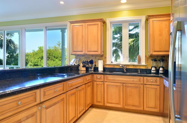 House, Multiple Beds (Nautical Wheeler) | Private kitchen