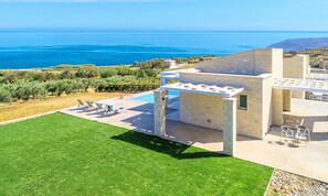 Piscina all'aperto, una piscina riscaldata