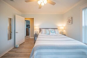 4 habitaciones, tabla de planchar con plancha y cuna de viaje 