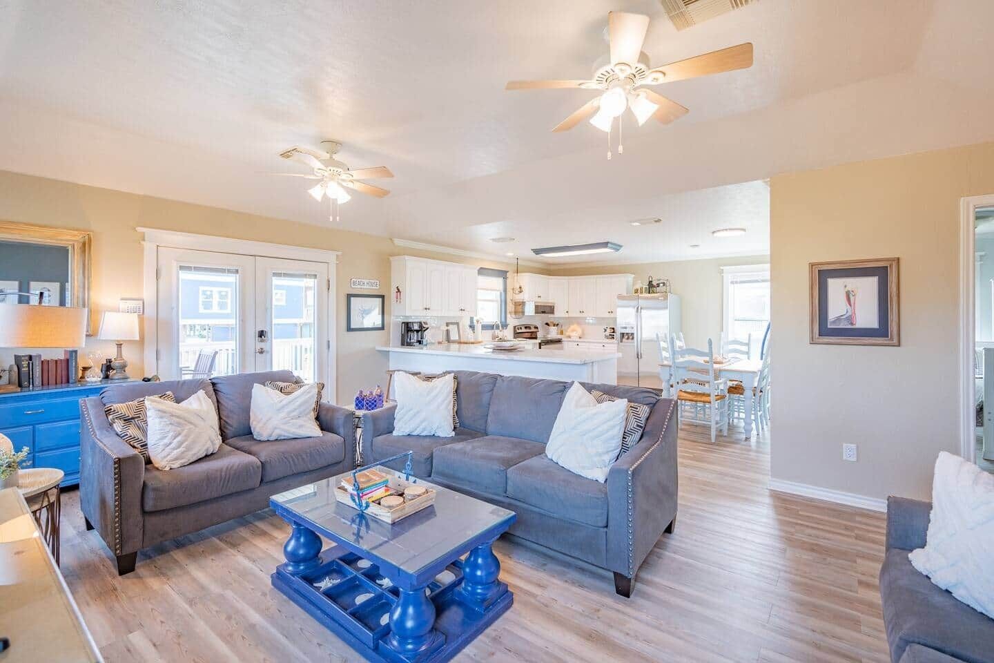 Älytelevisio, videopelejä, kirjoja