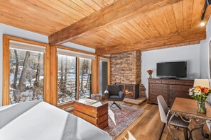 3 bedrooms, desk, free WiFi, bed sheets