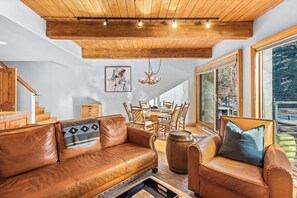 Smart TV, fireplace - Downtown Aspen Riverfront 3BR Luxury Duplex, Pool, Hot Tub, Gym, Walk to Gondola (Aspen)