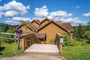 Property grounds - SnowPine Condo, Sleeps 6, King Bed, Patio (Ellicottville)