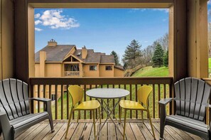 Outdoor dining - Ski-in/out Condo, King Bed + Fireplace (Ellicottville)