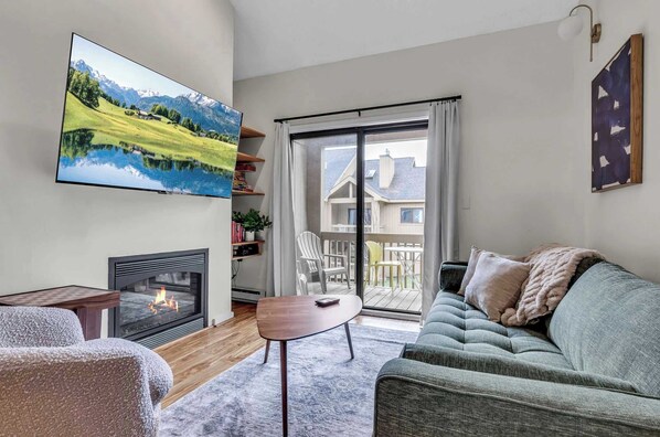 TV, fireplace