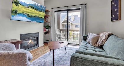 SnowPine Condo, Sleeps 6, King Bed, Patio
