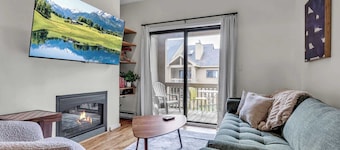 SnowPine Condo, Sleeps 6, King Bed, Patio