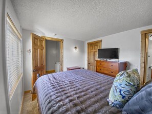 4 chambres, fer et planche à repasser, Wi-Fi gratuit, draps fournis