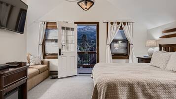 7 bedrooms, iron/ironing board, free WiFi, bed sheets