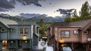 A residential street with houses, a car, and a mountain backdrop. - Newly Renovated! Downtown Breck, Private Hot Tub, 5 Fireplaces-Abbett Placer His (Breckenridge)