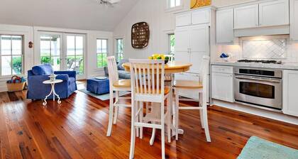 Private historical completely renovated cottage with 60 ft dock on Sarasota Bay