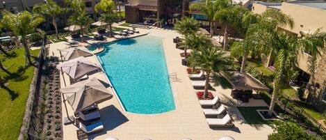 Piscine couverte, piscine extérieure