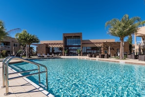 Sisäuima-allas, ulkouima-allas