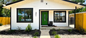 *Get-Away by River Trail, Hot Tub, Fire Pit, Bikes, Grill