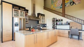 Casa | Cocina privada | Refrigerador, microondas, parrilla de estufa y lavavajillas